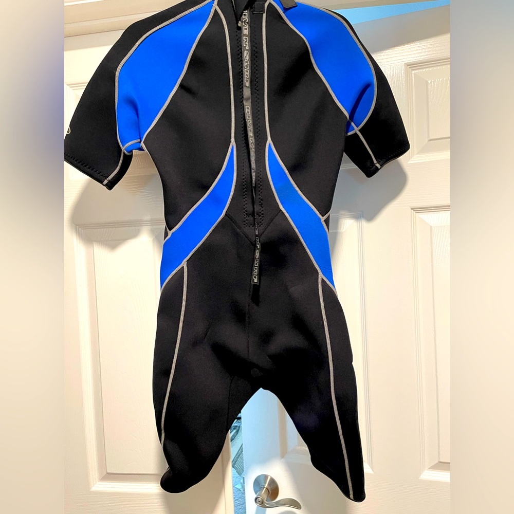 Wetsuit shorty 2.2 Titanium. Good condition. Fits women L